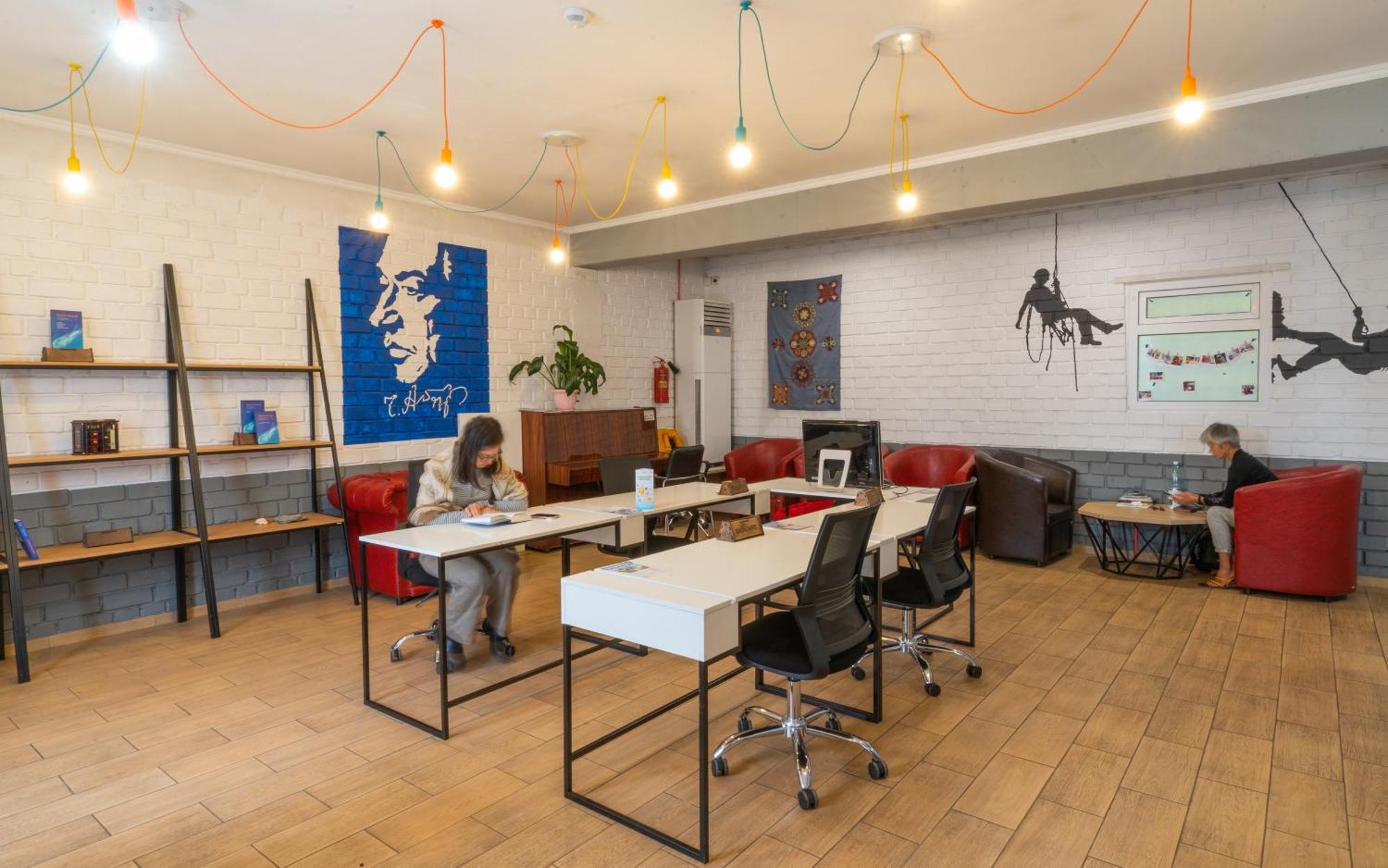 Ololofreelander Hostel&Coworking Bishkek Esterno foto