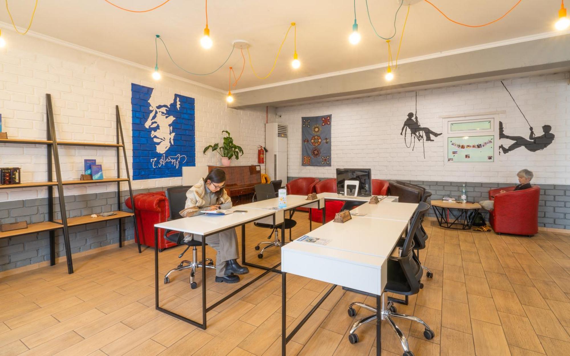 Ololofreelander Hostel&Coworking Bishkek Esterno foto