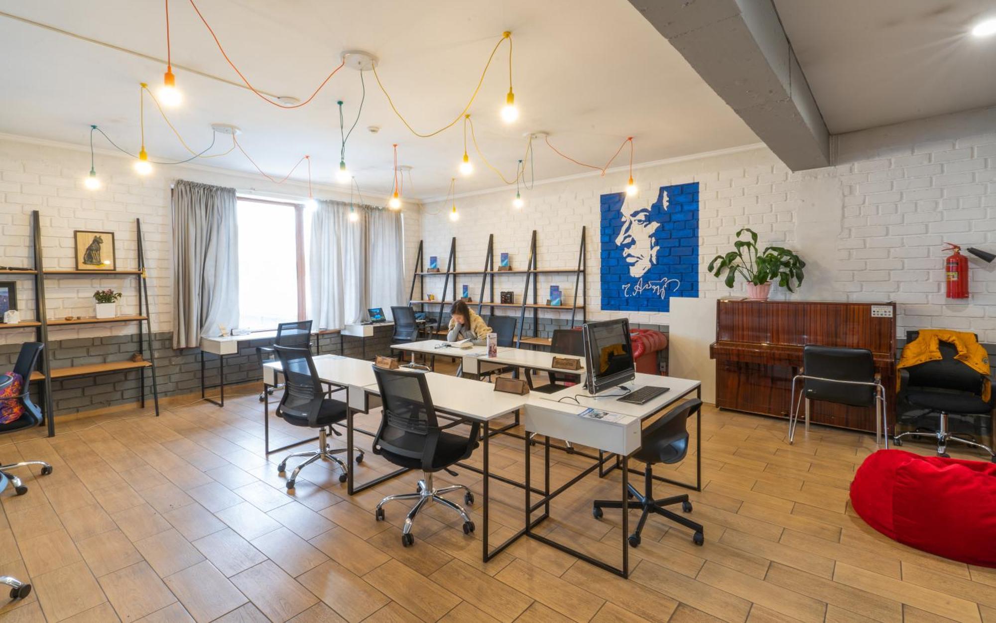 Ololofreelander Hostel&Coworking Bishkek Esterno foto